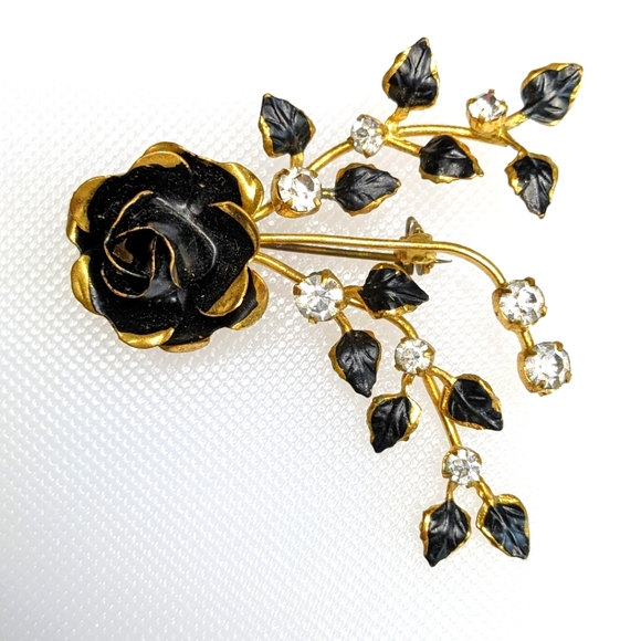 Vintage Jewelry - Pretty Vintage Rose Spray Brooch Rhinestones Black & Gold Tone Damascene Style